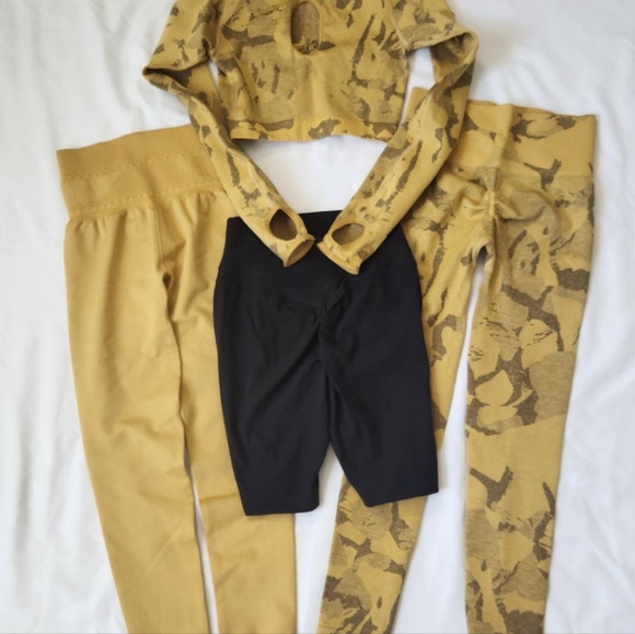 Gymshark Women's 4 Piece Athleisure Apparel Leggings Tops and Shorts - Picture 4 of 6